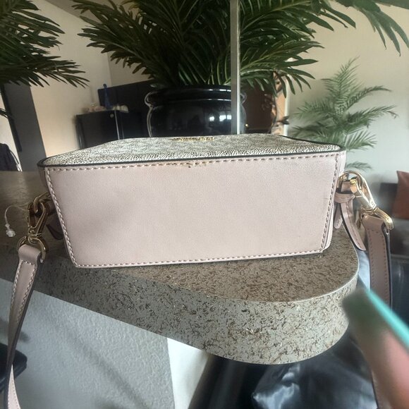 Michael Kors Small Crossbody 🔥 - Picture 2 of 7